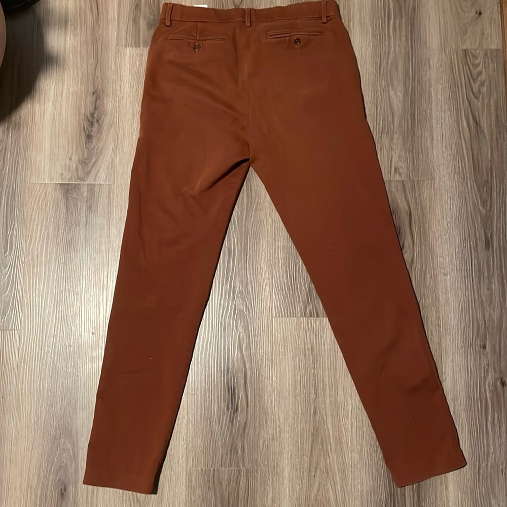 Banana Republic Men’s Traveler Chino Pant - Picture 3 of 6